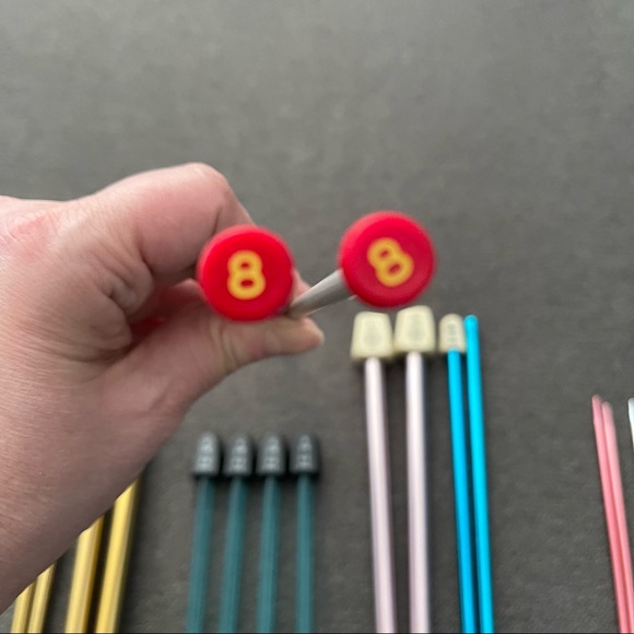 Set of knitting needles: #8, 9mm, 11, 5.5mm, 8mm, (1) #10 metal and wood. - Picture 3 of 10